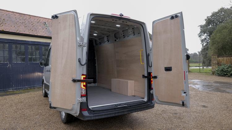 Volkswagen CRAFTER CR35 LWB DIESEL FWD 2.0 TDI 140PS Commerce ETG Dropside Auto